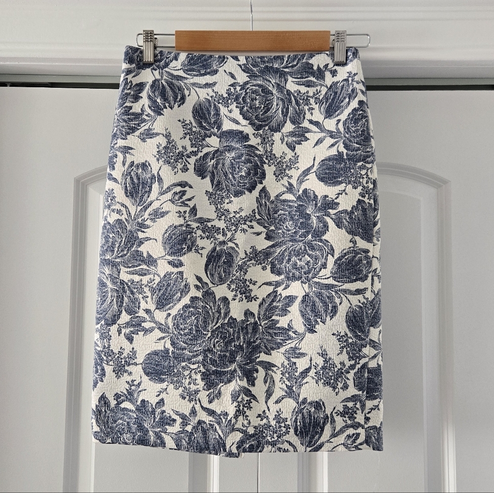 Ann Taylor Navy and White Floral Pencil Skirt